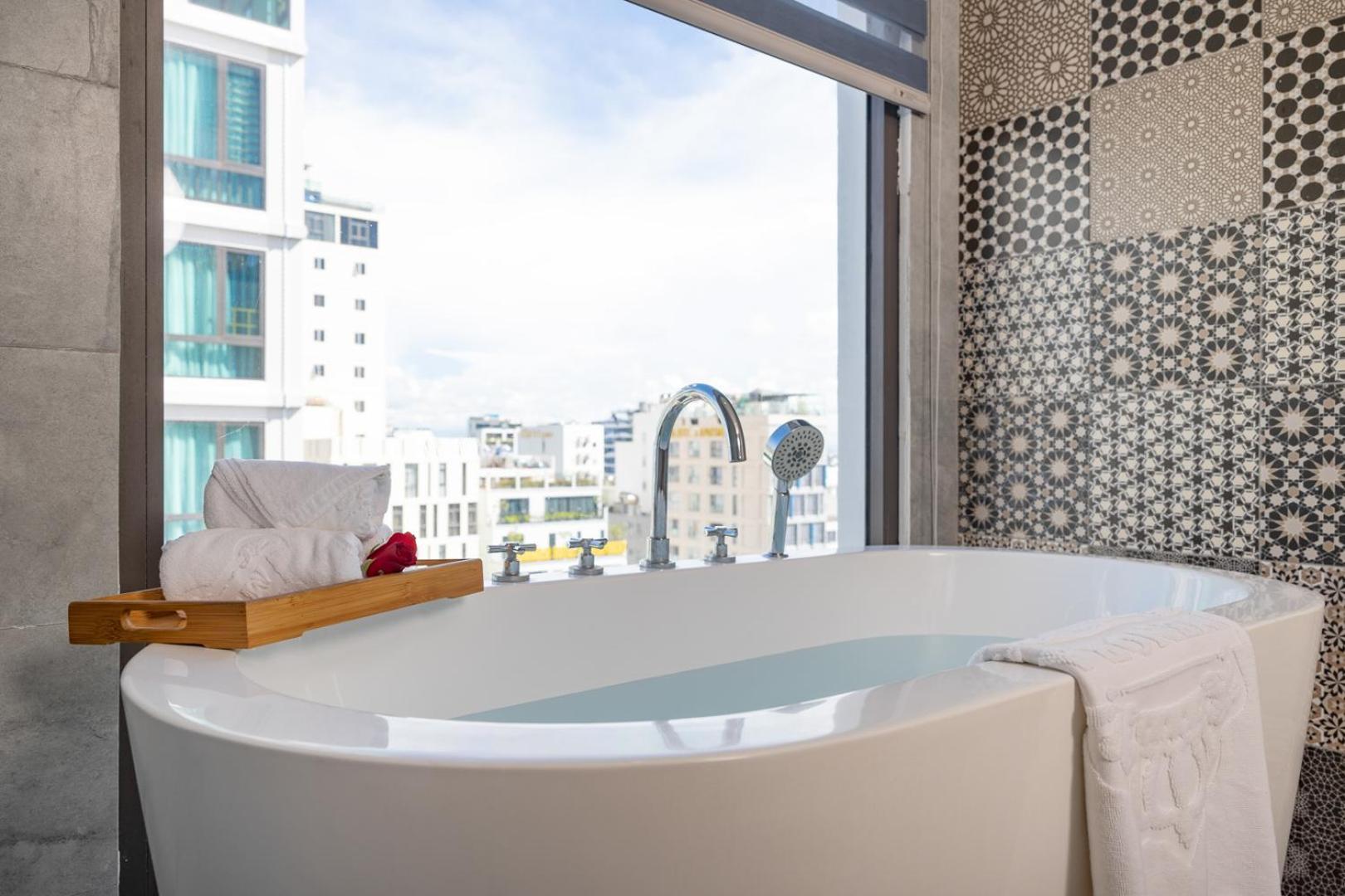 Minh Chau Premium Hotel Danang Exterior photo